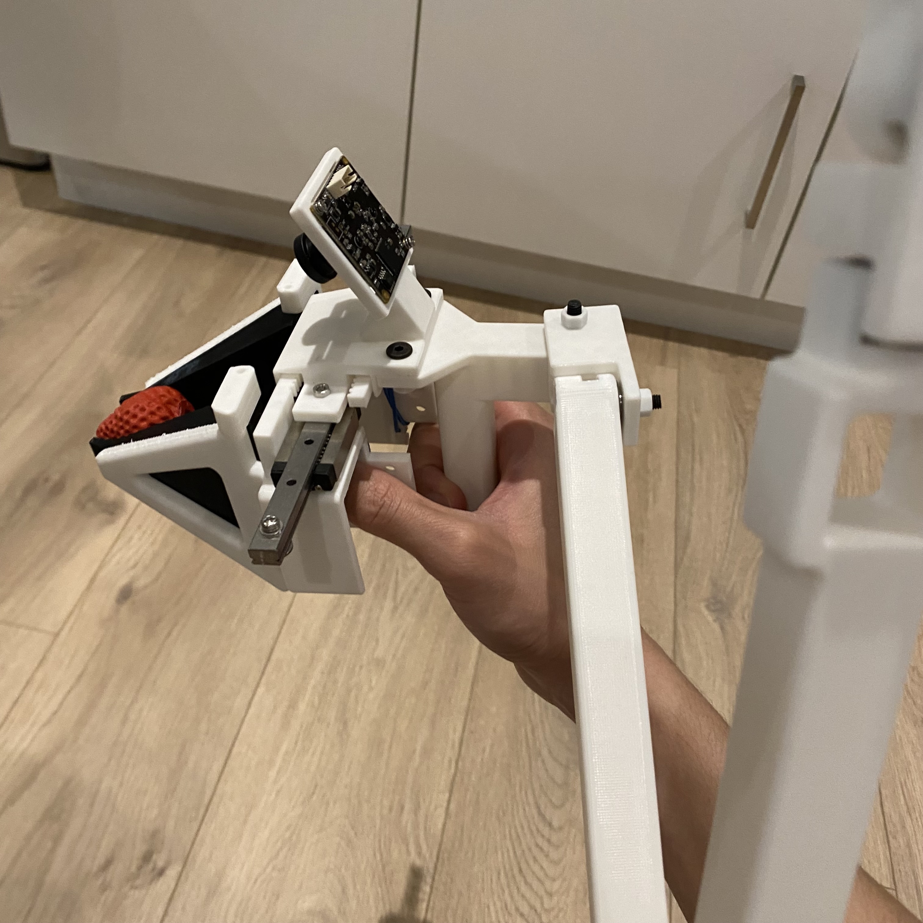 Passive arm used to track the end-effector